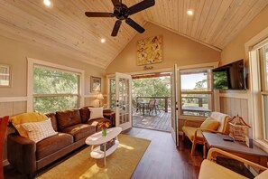 Smart TV, books - #4 of 4 Treetop River Cabin: 6 guests +Kayaks+ Fishing+ Fire pits: Honey's Nest (Center Point)