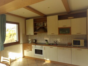 Fridge, microwave, oven, stovetop - Luxury apartment "Ciasa Gran Panorama" with a view of the Fassa Valley (Moena)