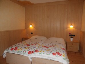 2 bedrooms, iron/ironing board, free WiFi, bed sheets - Luxury apartment "Ciasa Gran Panorama" with a view of the Fassa Valley (Moena)