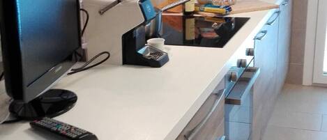 Réfrigérateur, four, plaque de cuisson, lave-vaisselle