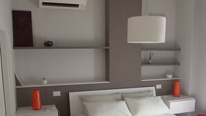 2 عدّة غرف نوم وسرير سفر