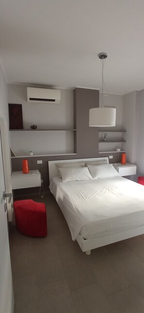 2 Schlafzimmer, Reisekinderbett