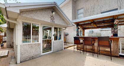 2 Minute Walk to Beach, Pet Friendly, Hot Tub, Convenient Private Parking