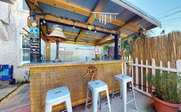 Bar (on property) - 2 Minute Walk to Beach, Pet Friendly, Hot Tub, Convenient Private Parking (St. Simons Island)