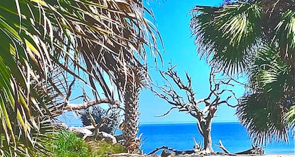 2 Minute Walk to Beach, Pet Friendly, Hot Tub, Convenient Private Parking