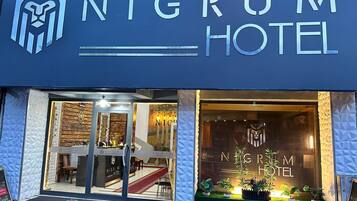 المنشأة من الخارج