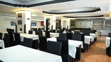 Free daily on-the-go breakfast