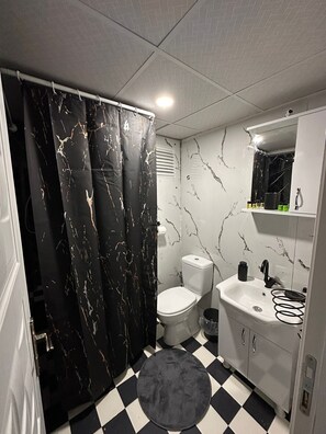 免費盥洗用品、吹風機、浴袍、毛巾