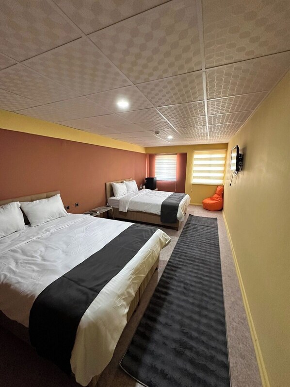 家庭客房, 城市景觀 | 書桌、筆電工作空間、免費無線上網、床單