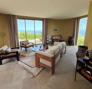 Juba accessible suite | Minibar, caja fuerte, cortinas opacas y wifi gratis