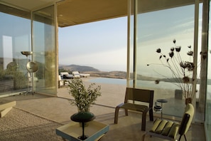 Vila superluxo | Frigobar, cofres nos quartos, cortinas blackout, Wi-Fi de cortesia