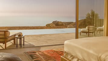 Maissa Pool suite with ocean view