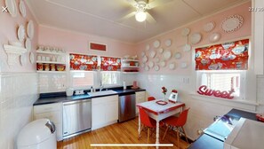 Fridge, microwave, oven, stovetop - Cheeky Cherry Cottage (Lakeside Marblehead)
