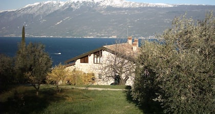 Doubbleroom at garden level with incredible view on Lake Garda