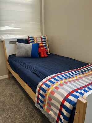 5 bedrooms, iron/ironing board, free WiFi, bed sheets