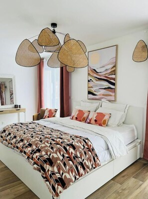 6 bedrooms, desk, iron/ironing board, free WiFi