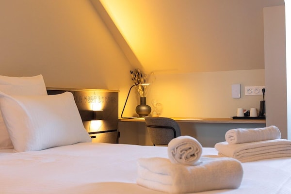 Comfort Room | 1 bedroom, desk, laptop workspace, blackout curtains