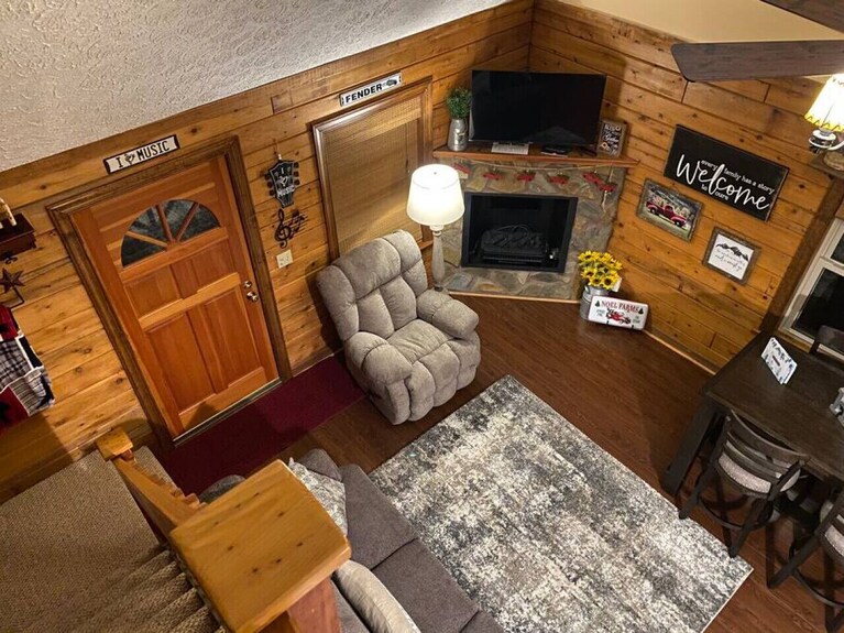 Mountain Song Log Cabin /Starlink Wifi, Trout Stream, Near I-77 & Br Parkway - Hillsville, VA