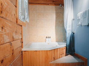 Jetted bath, hair dryer, towels, soap - New River Haven - Kayak the River. Secluded (galax)