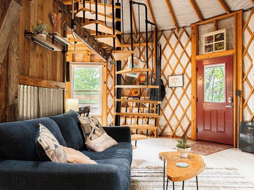 "Simply Serenity Yurt"- Unique Mountain Getaway w/ Hot Tub on Blue Ridge Parkway