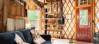 "Simply Serenity Yurt"- Unique Mountain Getaway w/ Hot Tub on Blue Ridge Parkway