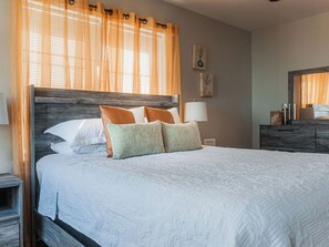 2 chambres, bureau, fer et planche à repasser, accès au Wi-Fi (inclus)