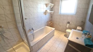 HandtĂŒcher, Seife, Toilettenpapier