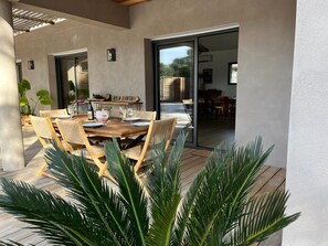 Outdoor dining - Special vacation villa  (San-Gavino-Di-Carbini)