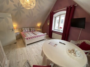 Senior Double Room | Individually decorated, individually furnished, free WiFi - Gästehaus Lavendel (Flensburg)