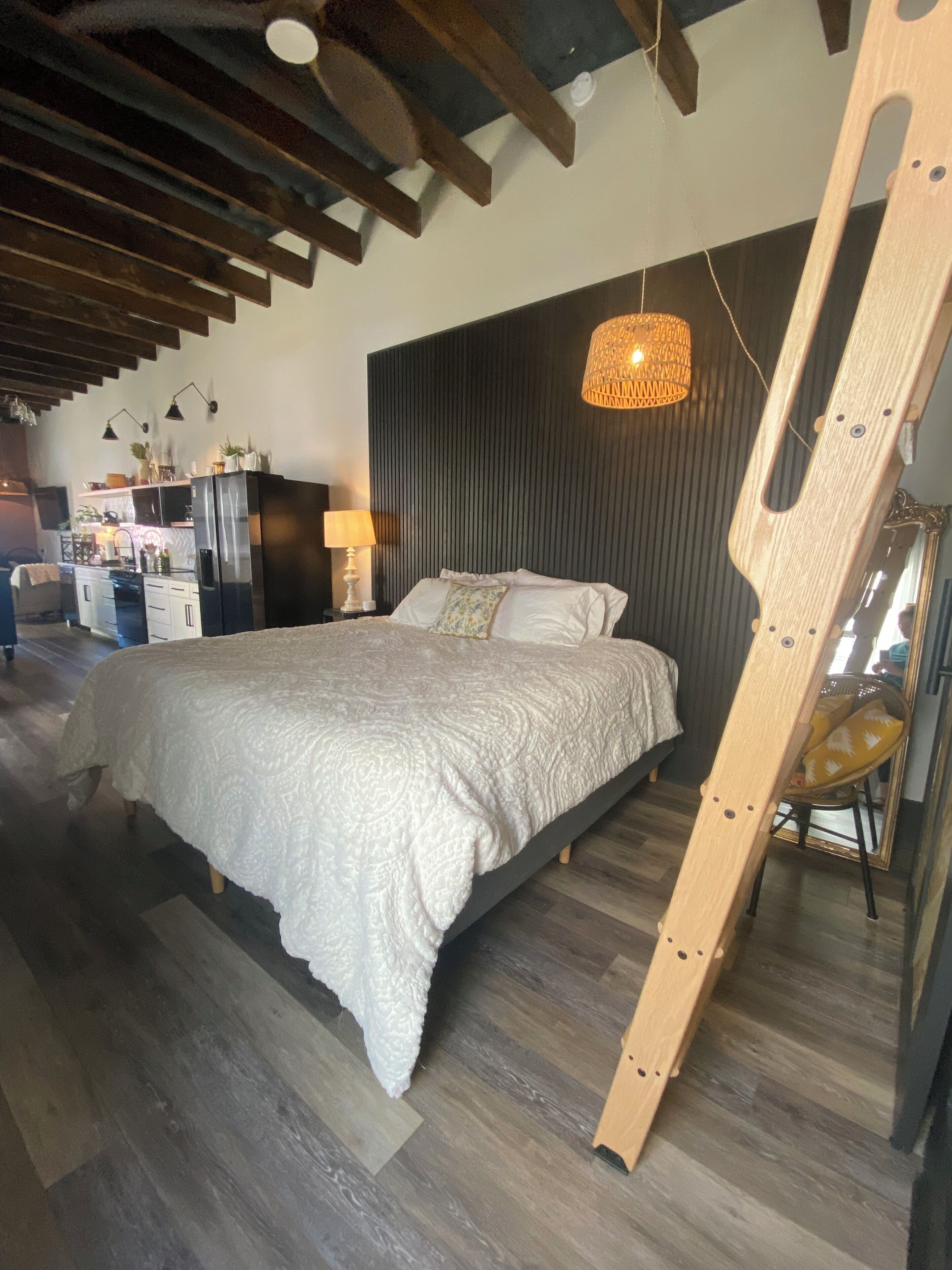 2 bedrooms, desk, free WiFi, bed sheets