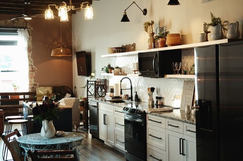 Downtown Murphy Loft Apartment - Now PET Friendly