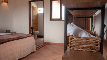 2 kamar tidur, seprai premium, bantalan ekstra lembut, dan Wi-Fi gratis