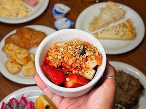 فطور كامل مجانًا يوميًا
