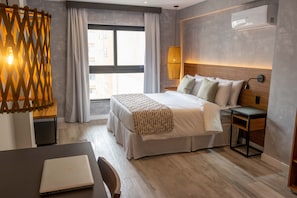 Quarto conforto | Espaço de trabalho para notebook, Wi-Fi de cortesia, roupa de cama