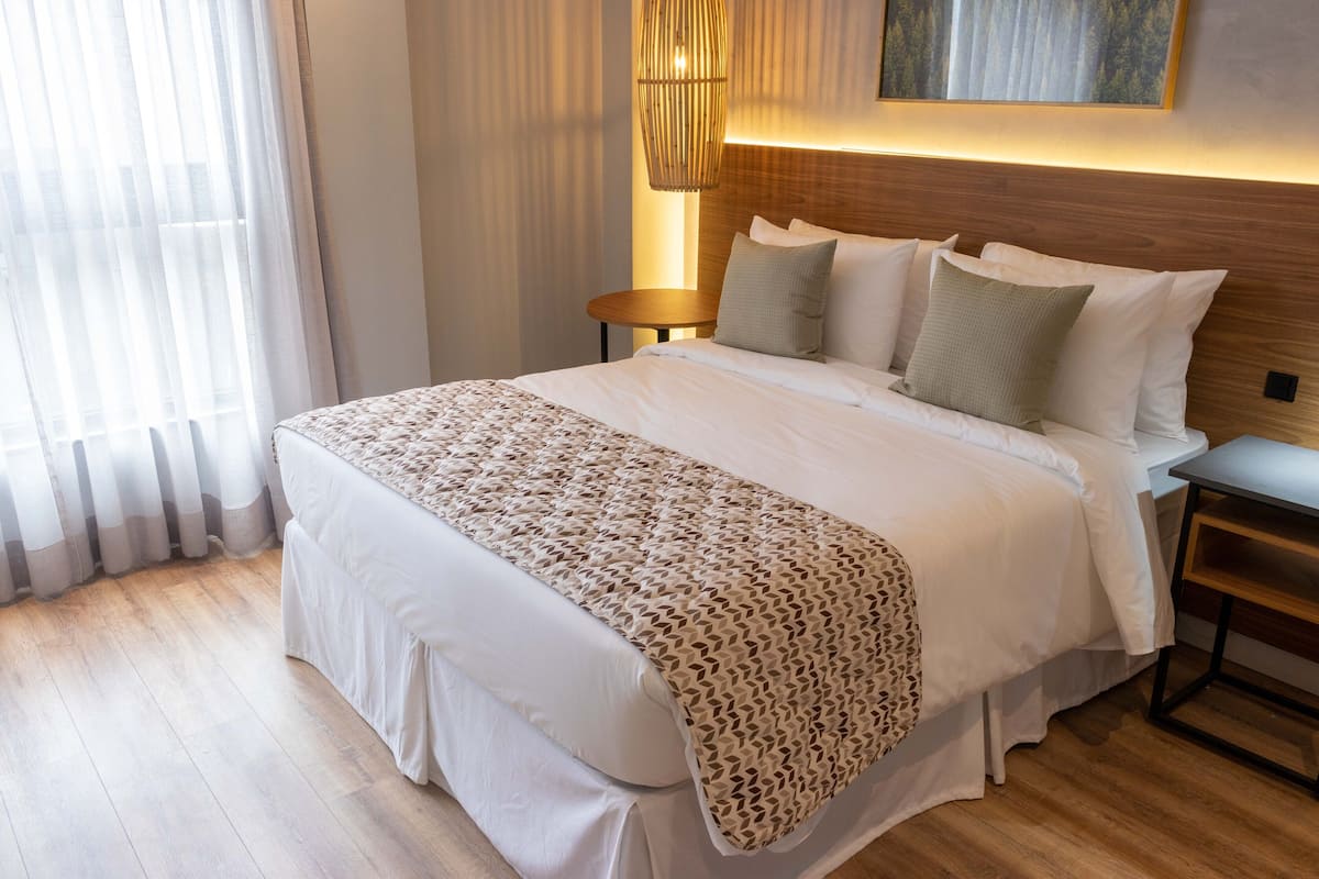 Laptop workspace, free WiFi, bed sheets