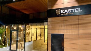 A modern building with a sign reading "Kastel Petropolis". - Kastel Petrópolis (Petrópolis)