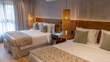 Family Room | Laptop workspace, free WiFi, bed sheets