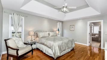 4 bedrooms, desk, iron/ironing board, free WiFi