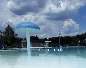 Outdoor pool - LAKEFRONT - Lake Escape - Arrowhead Lake Community (Pocono Lake)