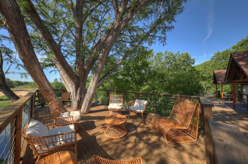 #2 of 4 Treetop River Cabin: 6 guests +Kayaks+ Fishing+ Fire pits+ hammocks