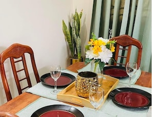 Cookware/dishes/utensils, cleaning supplies