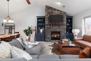 Smart TV, chimenea y videojuegos 