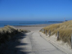 Plage à proximité, chaises longues