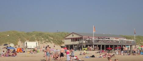 Plage à proximité, chaises longues