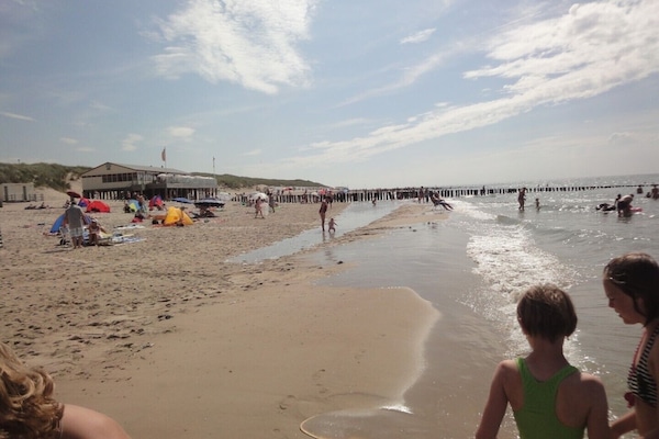 In StrandnĂ€he, LiegestĂŒhle