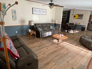 Living area - Wood Hollow Hill direct access to Coal Canyon Spearhead Trails .  (Vansant)
