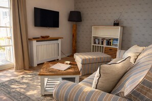 Smart TV, books, stereo