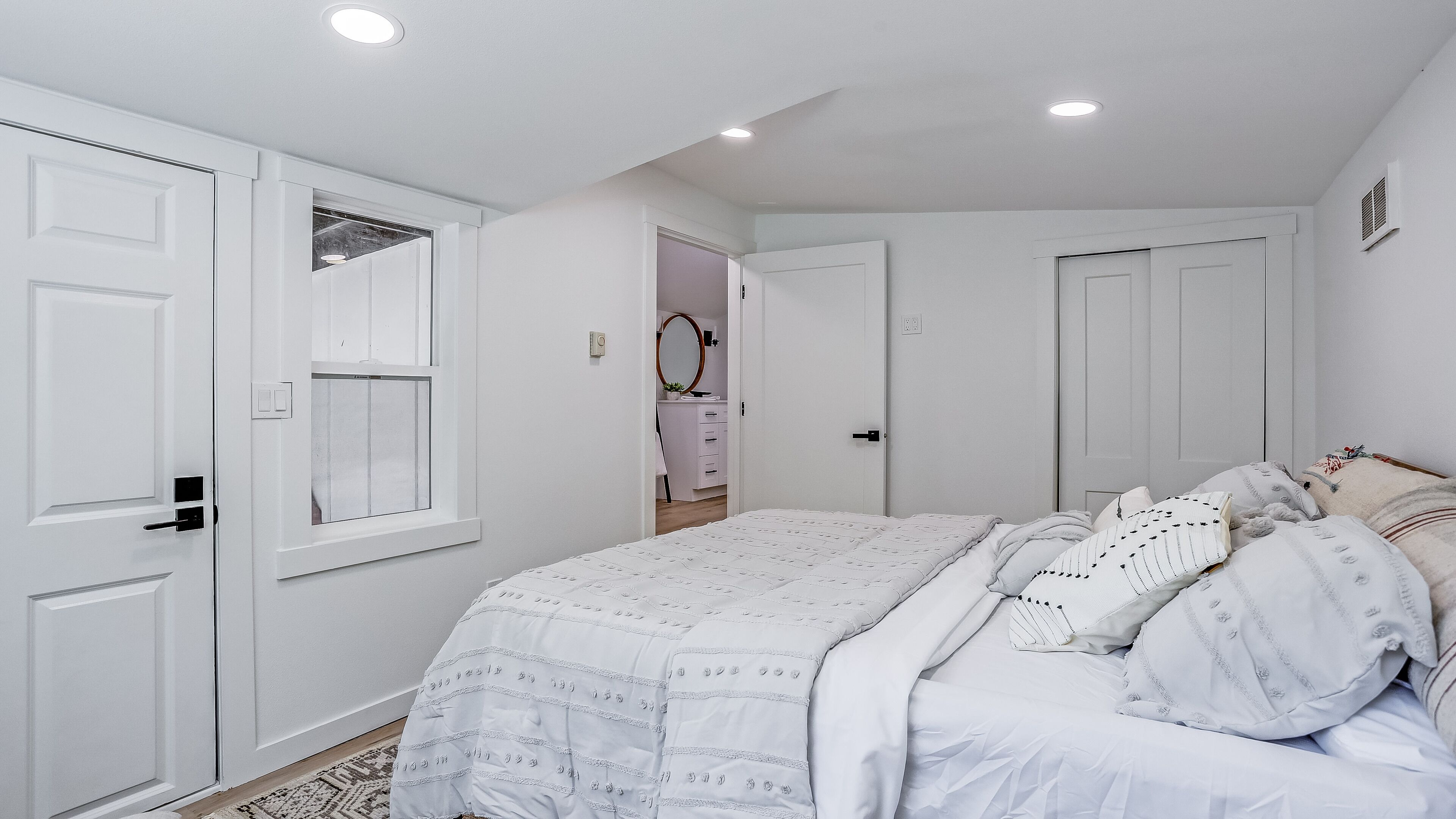 1 habitación, tabla de planchar con plancha, wifi gratis y ropa de cama 