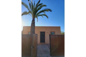Exterior - Cozy 2 bedroom Casita with private fenced in yard (Tucson)