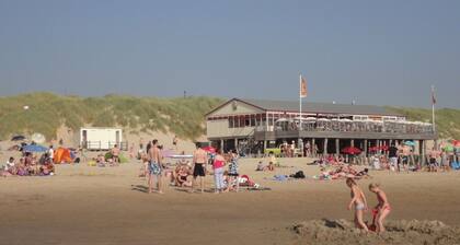 6 pers. Apartment, 3 sep. Sleeping room, 300 m v. Beach, constantly modernized and clean